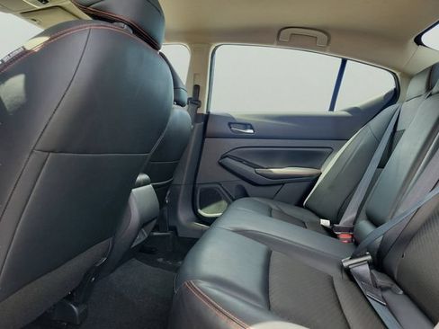 Used 2024 Nissan Altima 2.5 SR FWD image 11