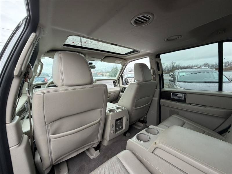 Used 2010 Lincoln Navigator 4WD image 22