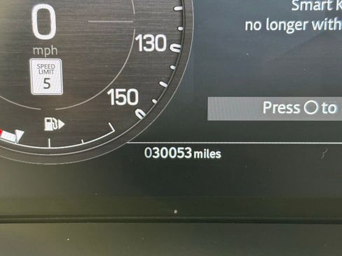 Used 2023 Land Rover Defender 110 SE image 16