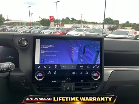 Used 2024 Lexus GX 550 w/ Accessory Package (2T) AWD/4WD image 17