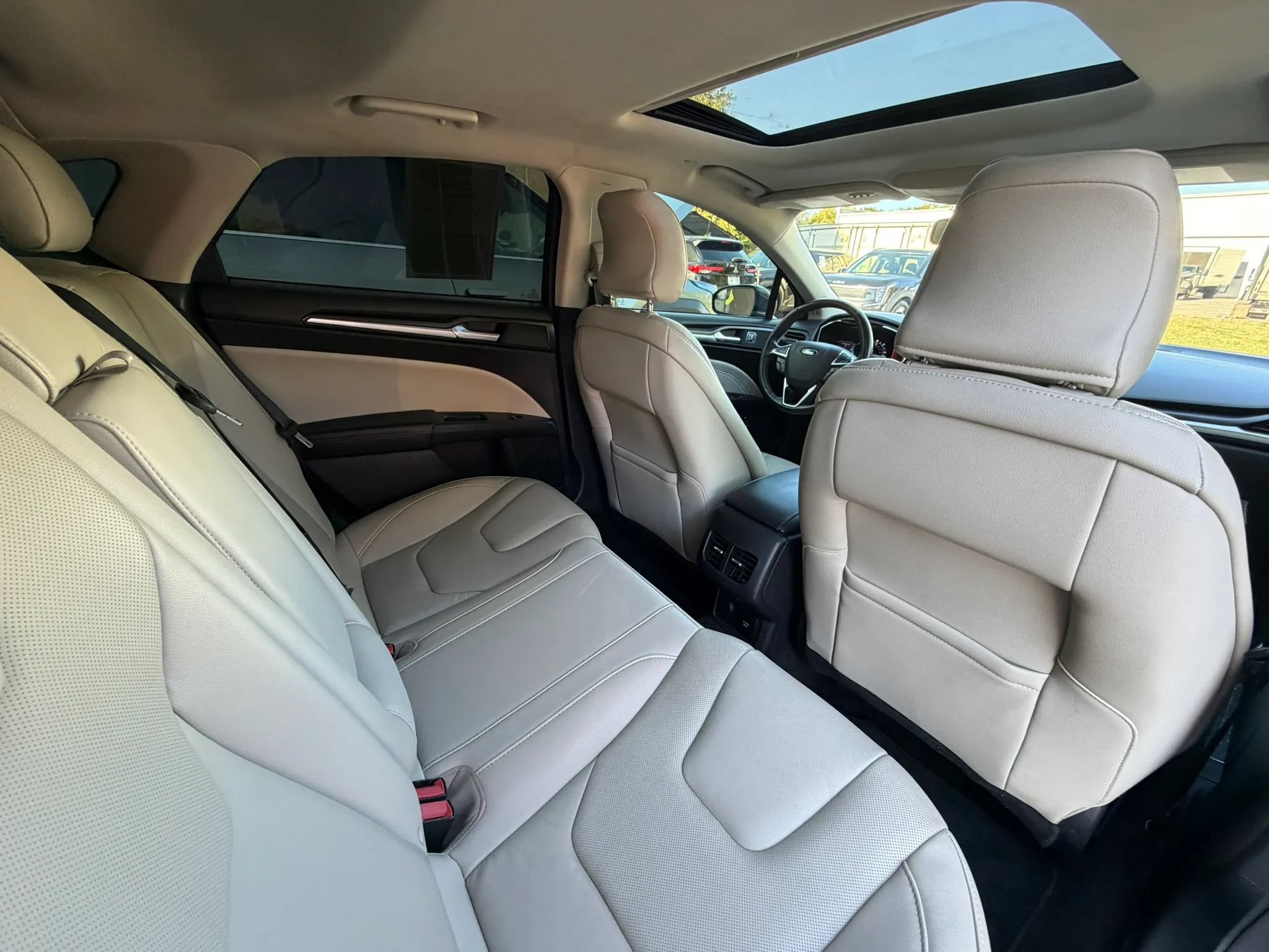 Used 2017 Ford Fusion Titanium FWD image 18