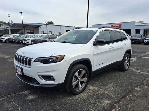 Used 2022 Jeep Cherokee Limited image 3