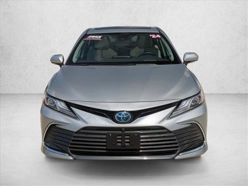Used 2024 Toyota Camry XLE w/ Navigation Package FWD image 2