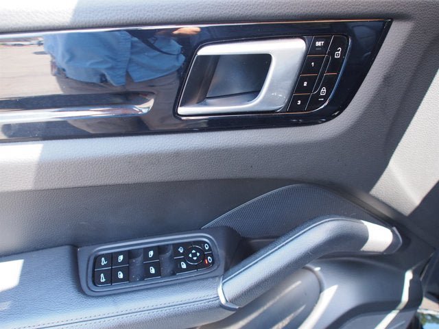 Used 2021 Porsche Cayenne AWD/4WD image 22
