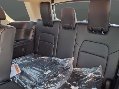 New 2026 Nissan Pathfinder Platinum AWD/4WD image 25