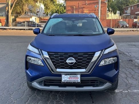 Used 2023 Nissan Rogue SV w/ SV Premium Package image 2