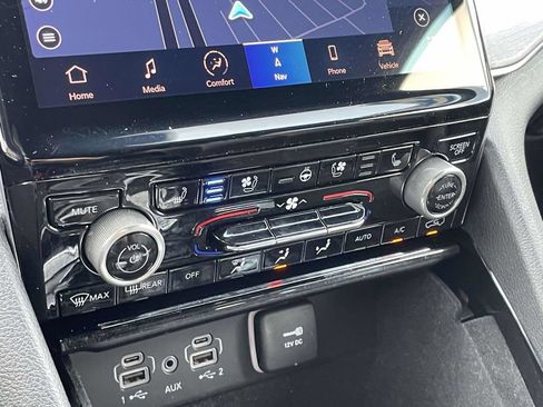 Certified 2022 Jeep Grand Cherokee Overland AWD/4WD image 39