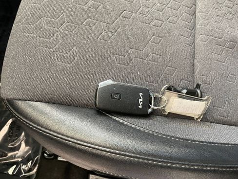 Used 2025 Kia Seltos S image 18