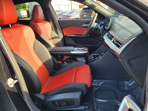 Certified 2025 BMW X2 xDrive28i image 17