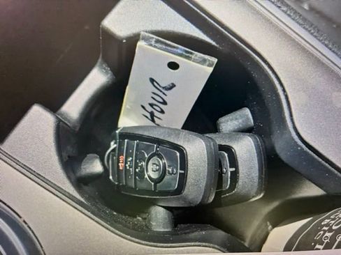 Used 2024 Ford Edge SEL w/ Convenience Package image 5