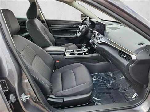 Used 2024 Nissan Altima 2.5 SV w/ SV Premium Package FWD image 25