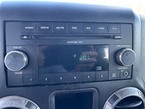 Used 2015 Jeep Wrangler Unlimited Sport w/ Connectivity Group image 14