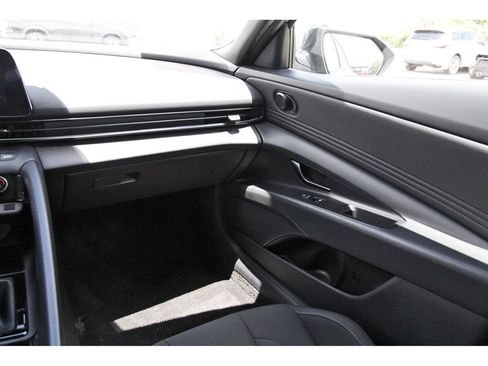 Used 2025 Hyundai Elantra SEL FWD image 10