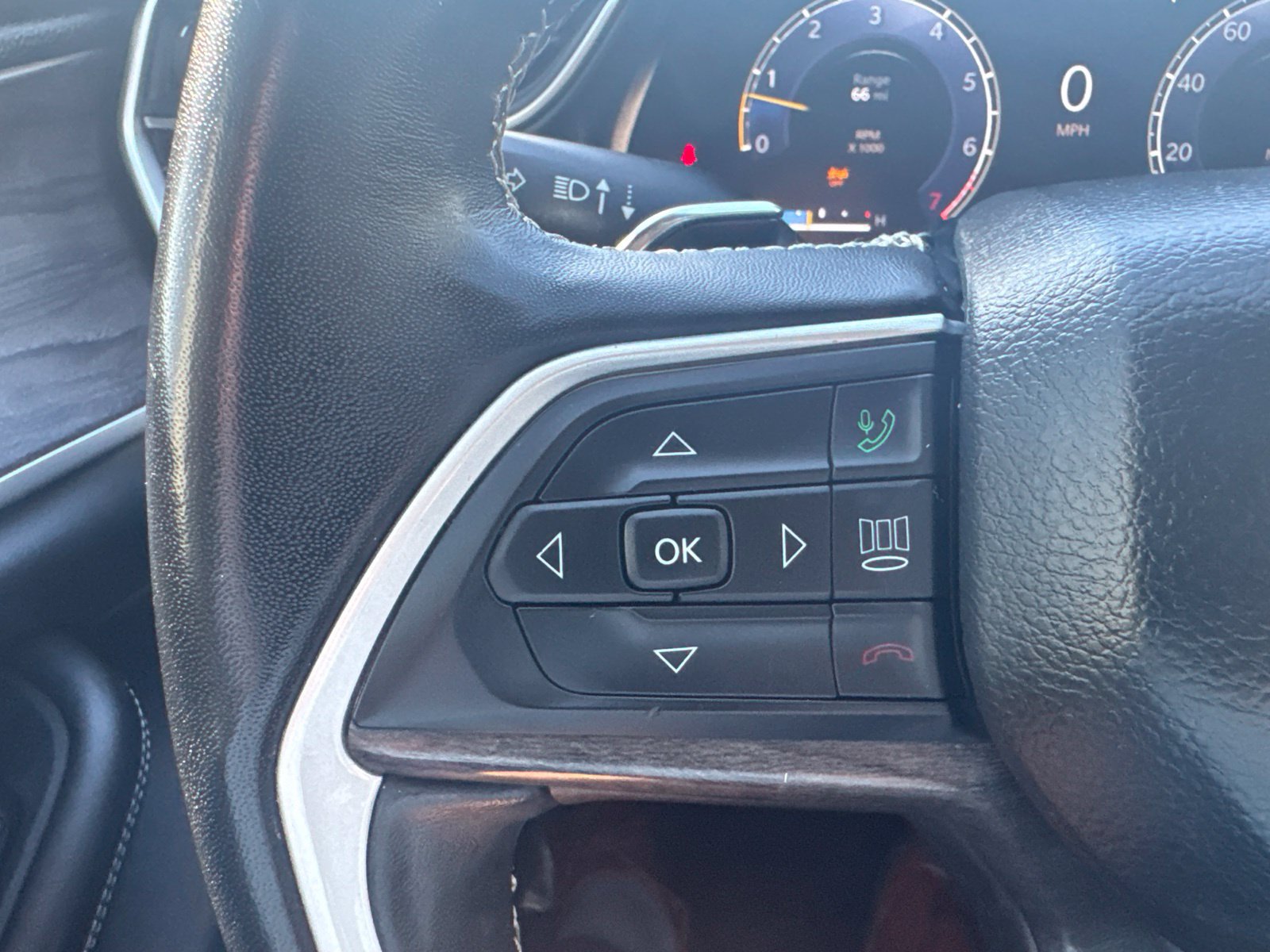 Used 2022 Jeep Grand Cherokee Limited AWD/4WD image 31