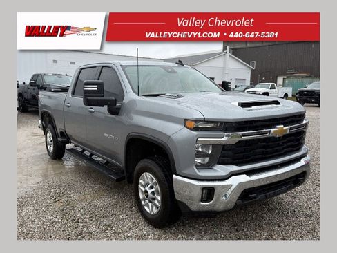 Used 2024 Chevrolet Silverado 2500 LT w/ Convenience Package image 1