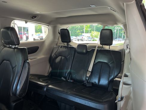 Used 2020 Chrysler Voyager Lxi FWD image 14