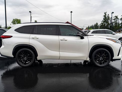 Used 2021 Toyota Highlander XSE AWD/4WD image 10