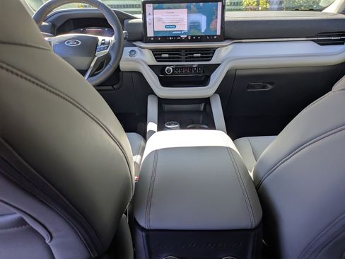 New 2026 Ford Explorer Active w/ Active Comfort Package image 27
