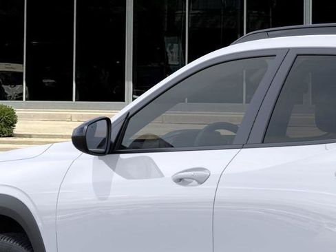 New 2026 Chevrolet Trax LT w/ Sunroof Package FWD image 12