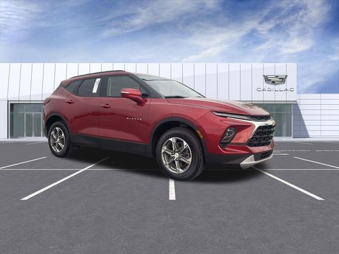 Used 2024 Chevrolet Blazer LT FWD image 2