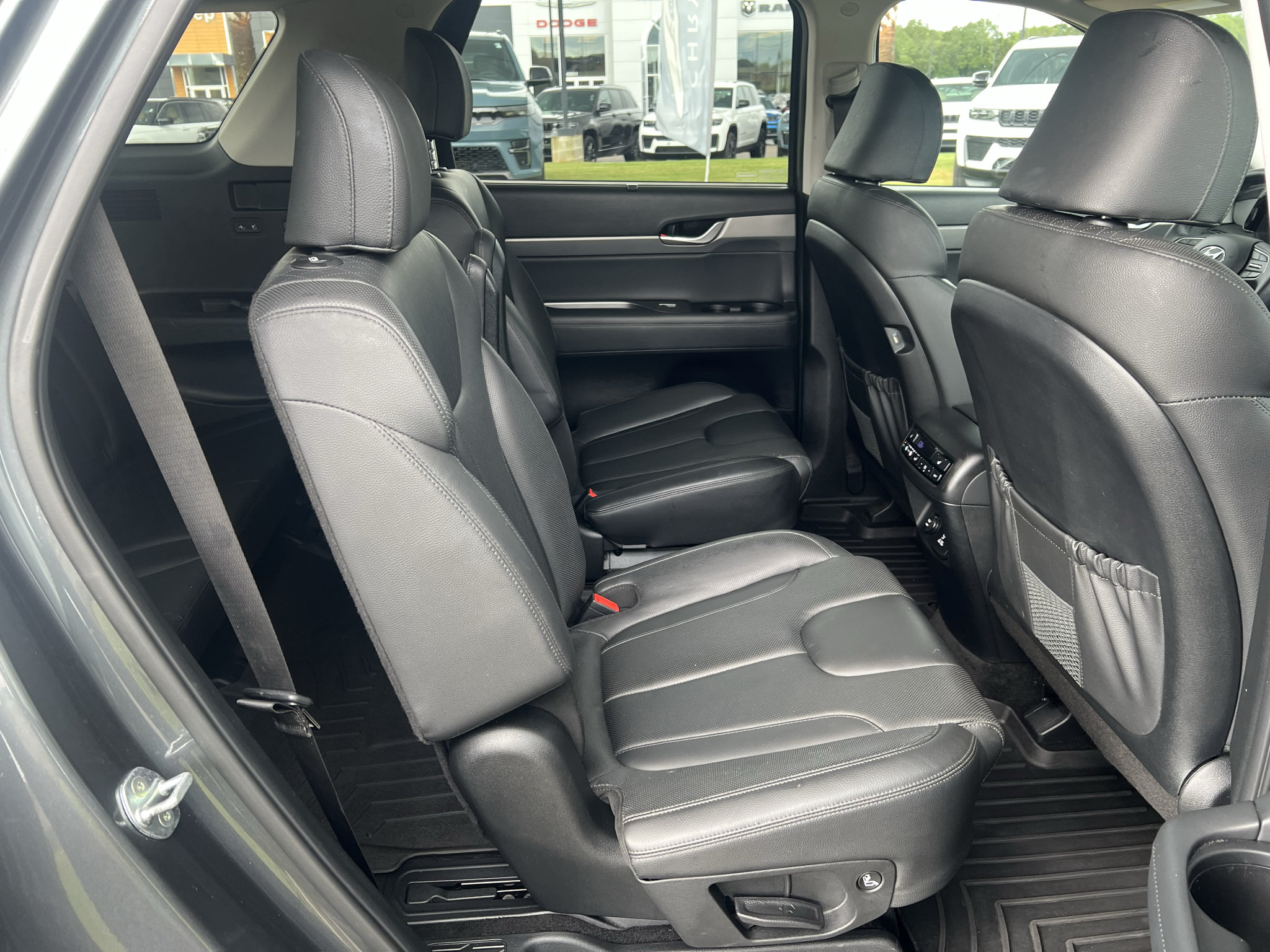 Used 2022 Hyundai Palisade SEL w/ Premium Package FWD image 10