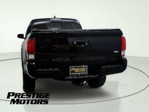 Used 2018 Toyota Tacoma TRD Off-Road w/ Technology Package AWD/4WD image 6