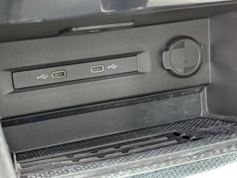 Used 2025 Volkswagen Taos SE w/ Panoramic Sunroof Package image 22