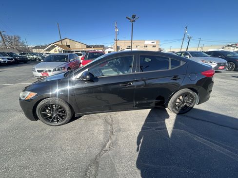 Used 2017 Hyundai Elantra SE image 4