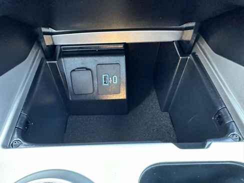 Used 2022 Ford Explorer XLT w/ Equipment Group 202A image 26