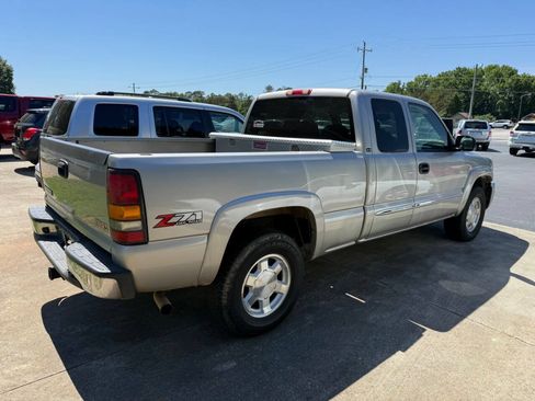 Used 2005 GMC Sierra 1500 SLE w/ Light Duty Power Package AWD/4WD image 4