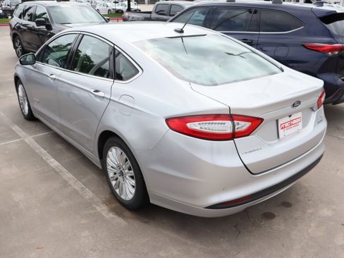 Used 2016 Ford Fusion SE w/ Equipment Group 502A image 7