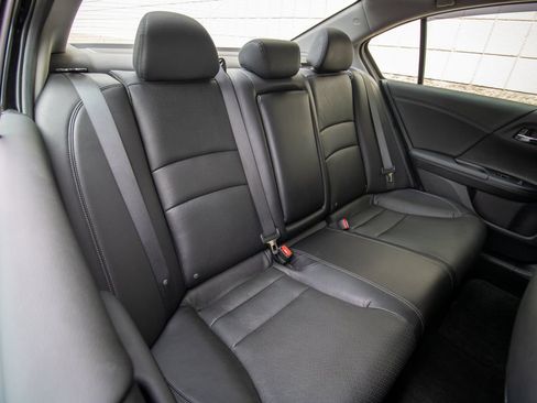 Used 2017 Honda Accord Touring image 18