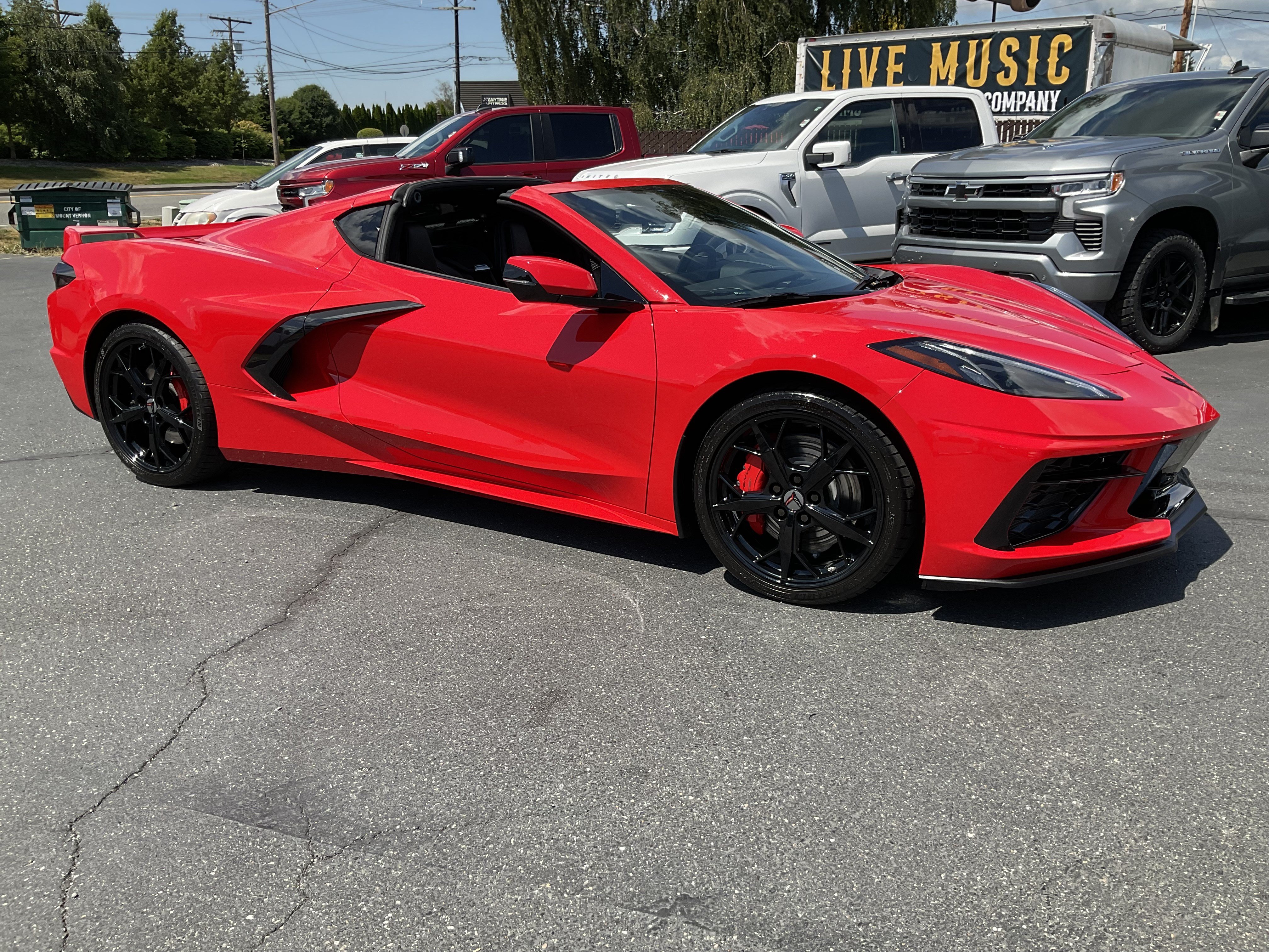 Used 2022 Chevrolet Corvette Stingray Coupe w/ Z51 Performance Package RWD image 32