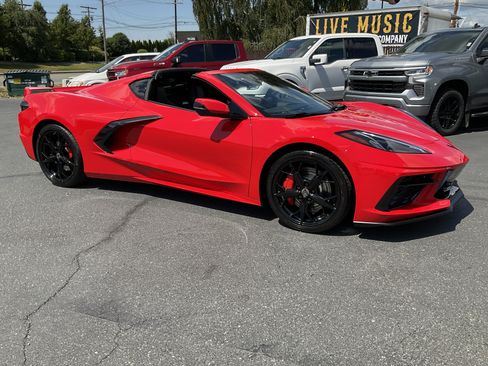 Used 2022 Chevrolet Corvette Stingray Coupe w/ Z51 Performance Package RWD image 32