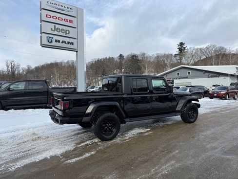 Used 2022 Jeep Gladiator Willys image 3