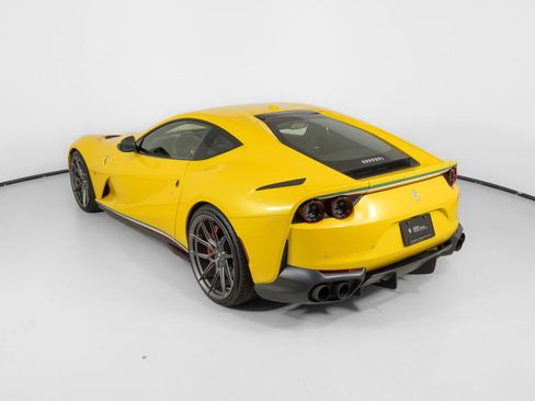 Used 2018 Ferrari 812 Superfast RWD image 19
