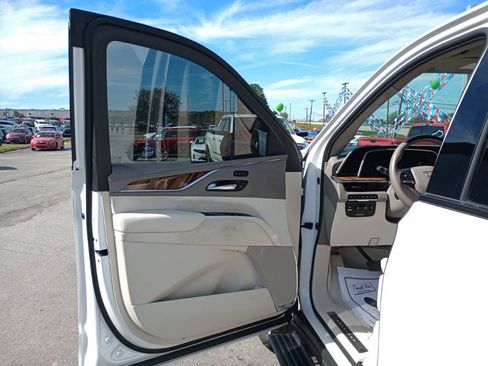 Used 2024 Cadillac Escalade ESV Sport Platinum image 22