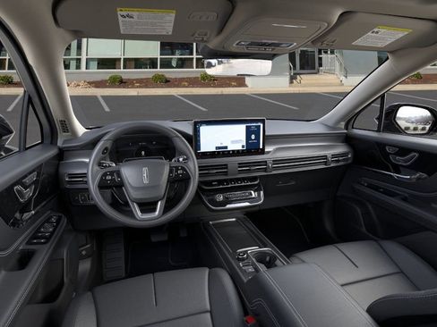 Used 2025 Lincoln Corsair FWD w/ Equipment Group 101A image 9