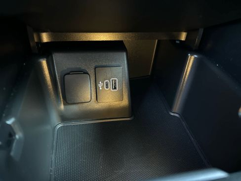 Certified 2025 Ford Explorer Active image 38