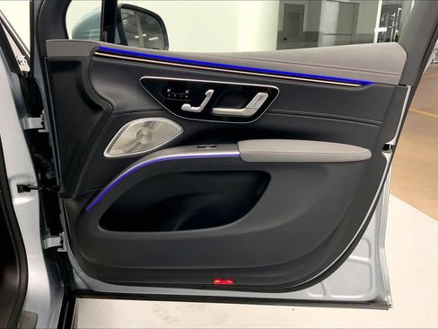 Used 2023 Mercedes-Benz EQS 580 4MATIC SUV image 9