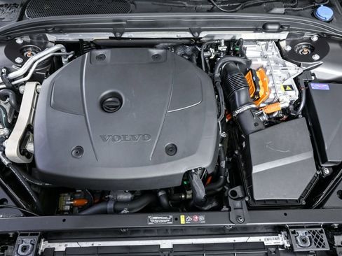 Certified 2025 Volvo S60 T8 Ultra AWD/4WD image 35