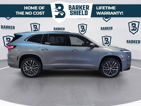 Used 2025 Buick Enclave Avenir AWD/4WD image 10