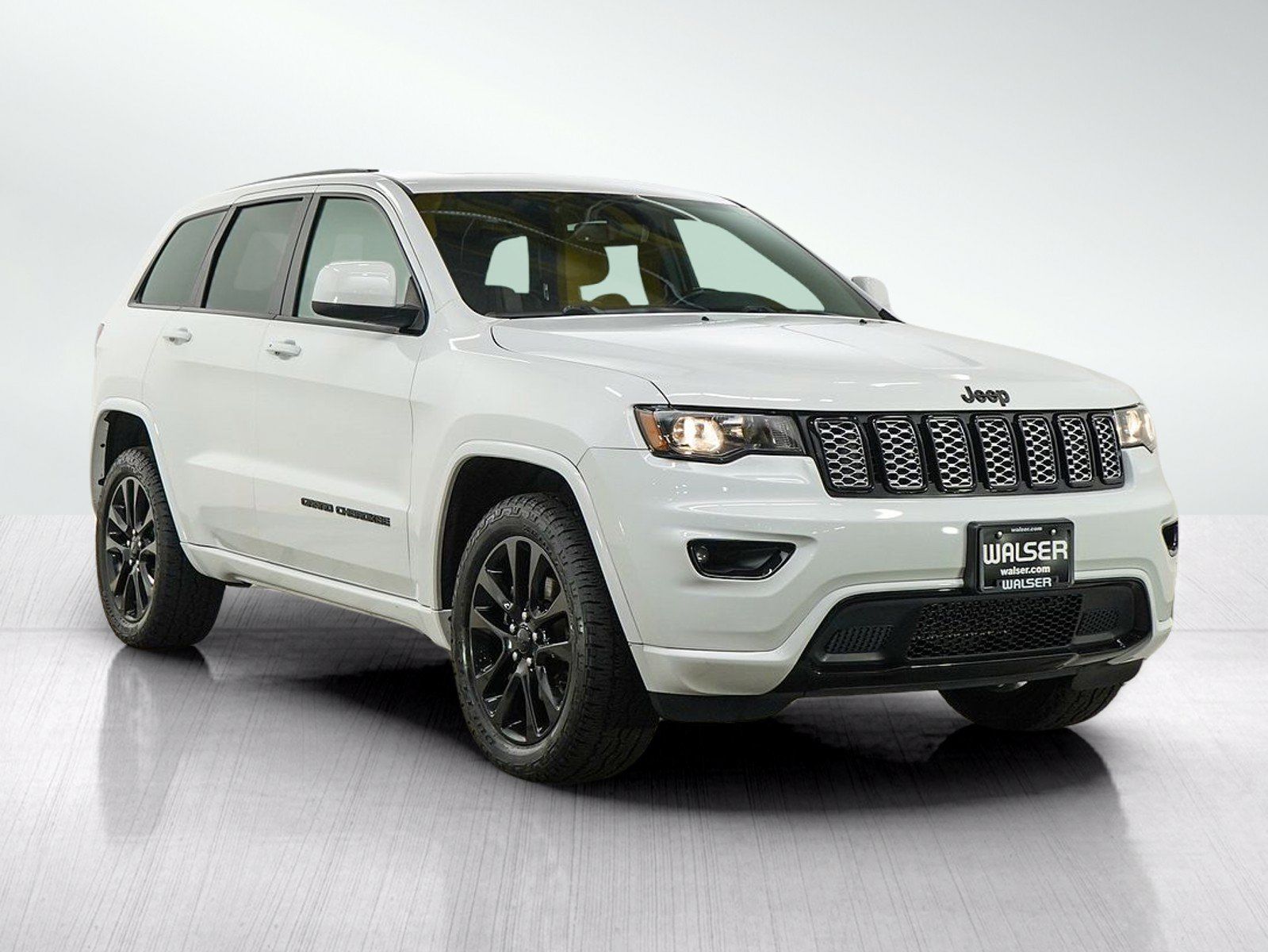 Used 2020 Jeep Grand Cherokee Altitude AWD/4WD image 8