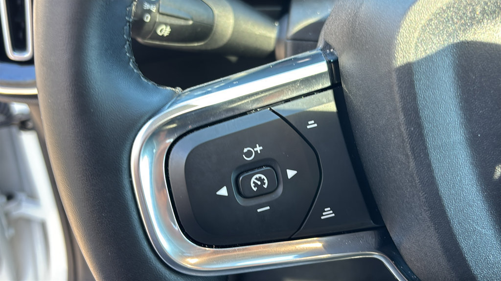 Certified 2026 Volvo XC40 B5 Plus AWD/4WD image 17