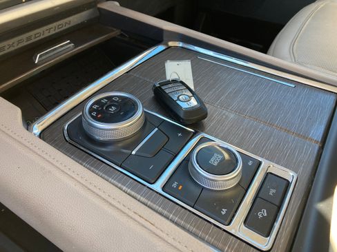 Certified 2022 Ford Expedition Max Limited image 15