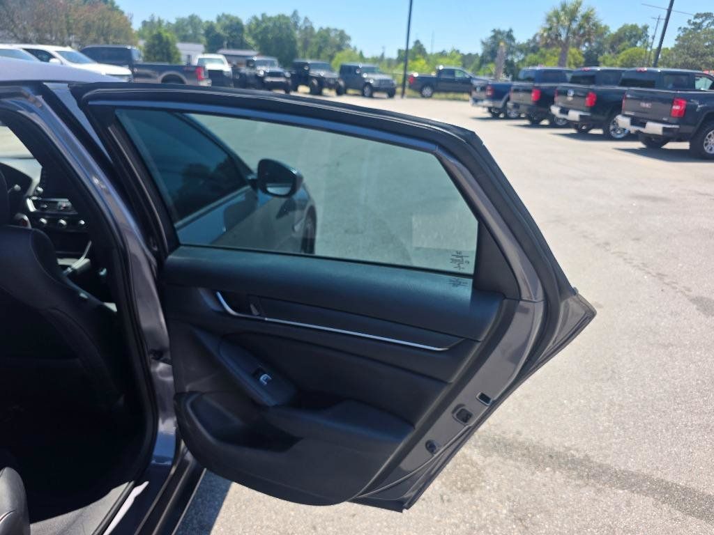 Used 2018 Honda Accord Sport image 12