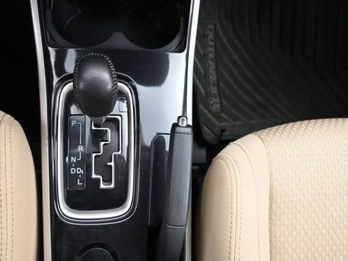 Used 2018 Mitsubishi Outlander SE FWD image 17