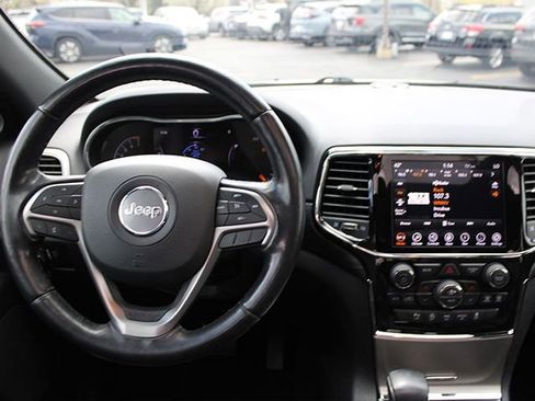 Used 2021 Jeep Grand Cherokee Laredo X image 11