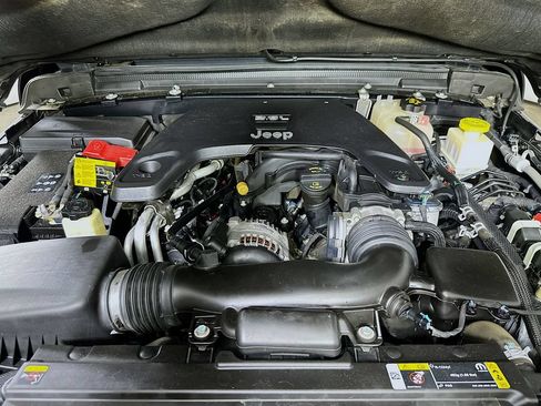 Used 2021 Jeep Gladiator Mojave AWD/4WD image 9