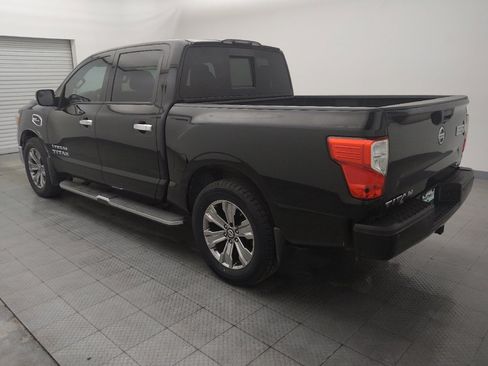 Used 2017 Nissan Titan SV image 3